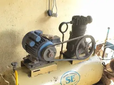 Air Compressor Machine in Good Condition Air Compressor Machine in Good Condition