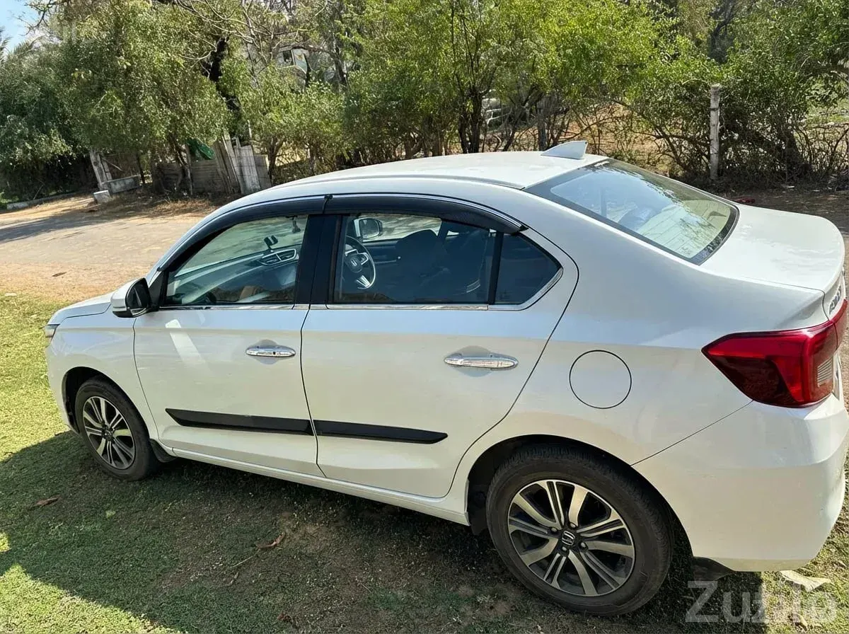 Honda Amaze 2022 with Cruise & Touchscreen - Cars - Ahmedabad City - Image 2