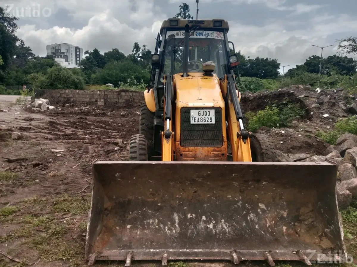 JCB Backhoe Loader 2010 Model - Construction Vehicles - Junagadh City - Image 3
