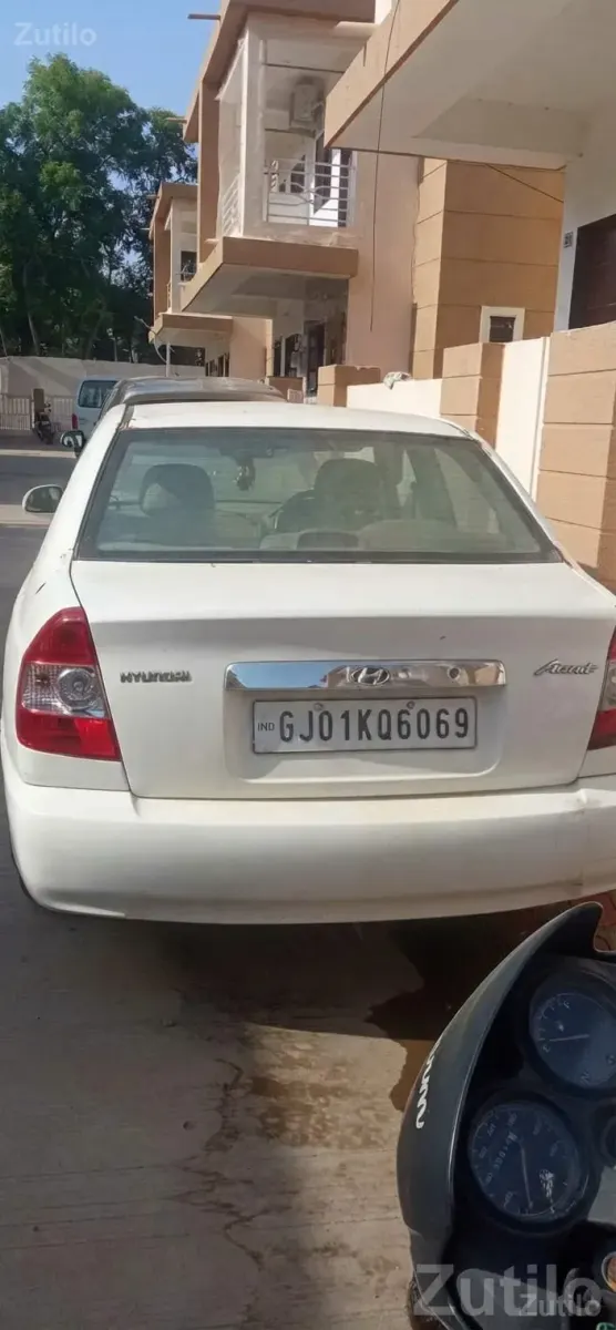 Hyundai Accent 2012 White Sedan - Cars - Visnagar - Image 4