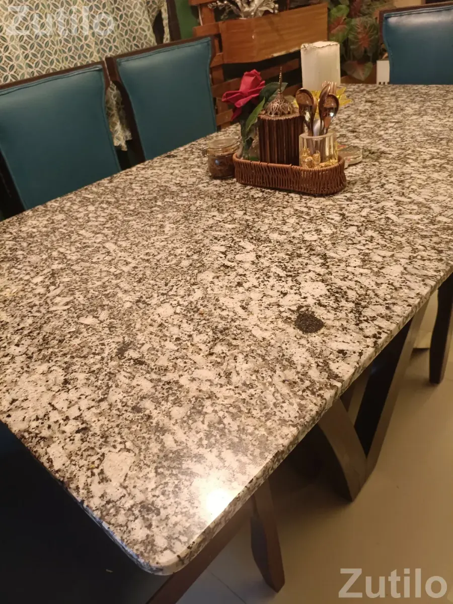 Heavy sagun dinning table with marble lop. Beautiful six chair - ડાઇનિંગ ટેબલ અને સેટ - સુરત શહેર - Image 4