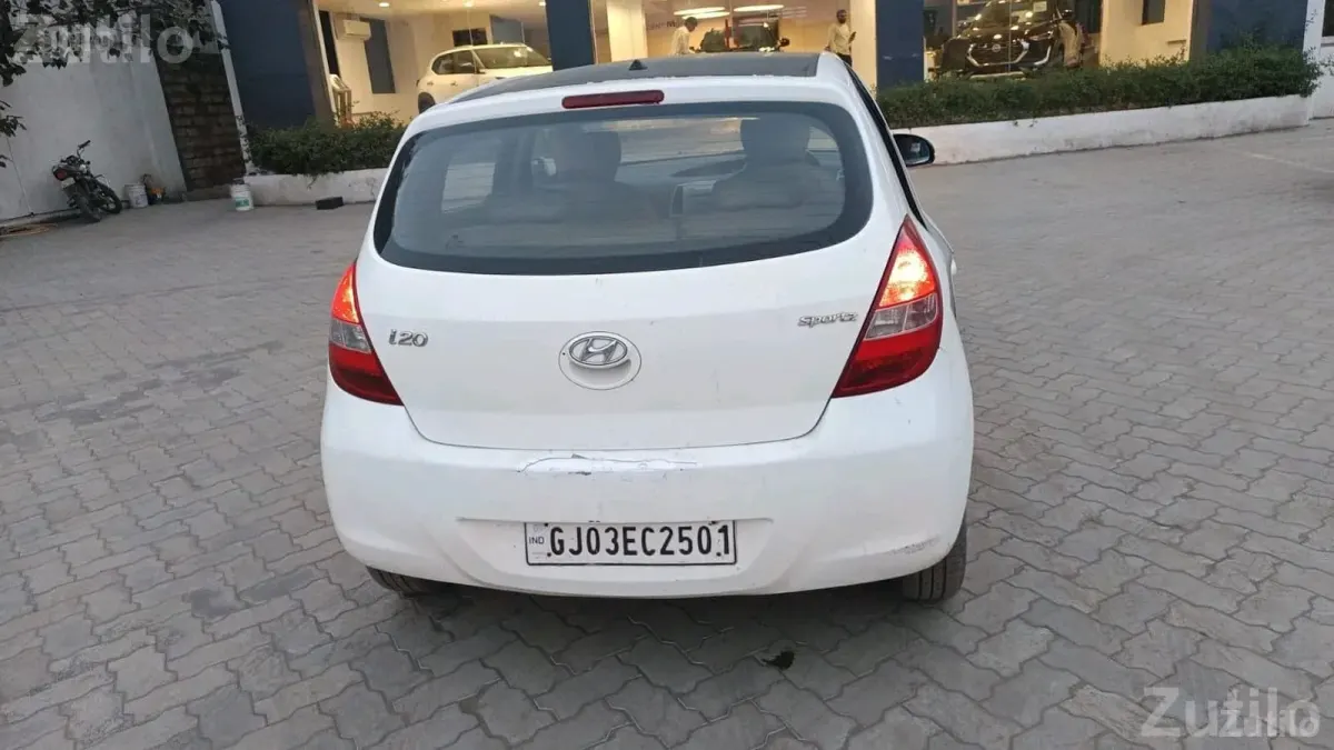 Hyundai i20 2011 Second Owner Car - Cars - Rajkot City - Image 4