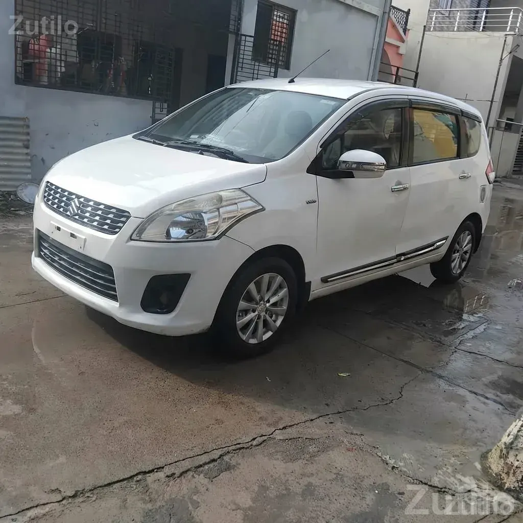 White Maruti Suzuki Ertiga MPV - Cars - Nadiad - Image 3