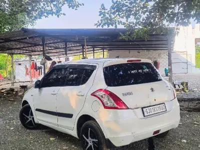 Maruti Swift 2012 White Hatchback Maruti Swift 2012 White Hatchback