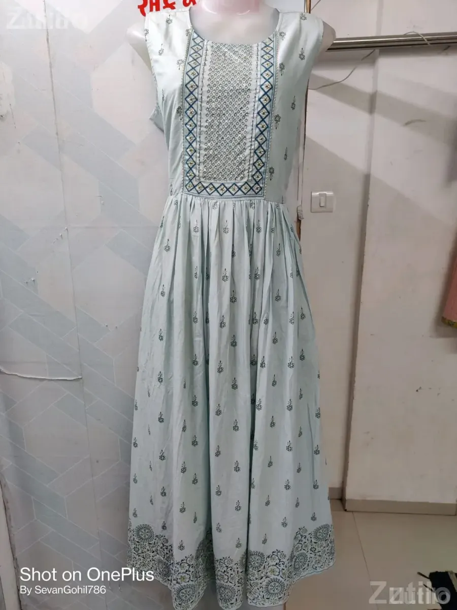 પાર્ટી વેર ગાઉન - મહિલાઓના કપડા - સુરત શહેર - Image 2