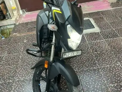 2021 Honda Motorcycle 8000 km Driven 2021 Honda Motorcycle 8000 km Driven
