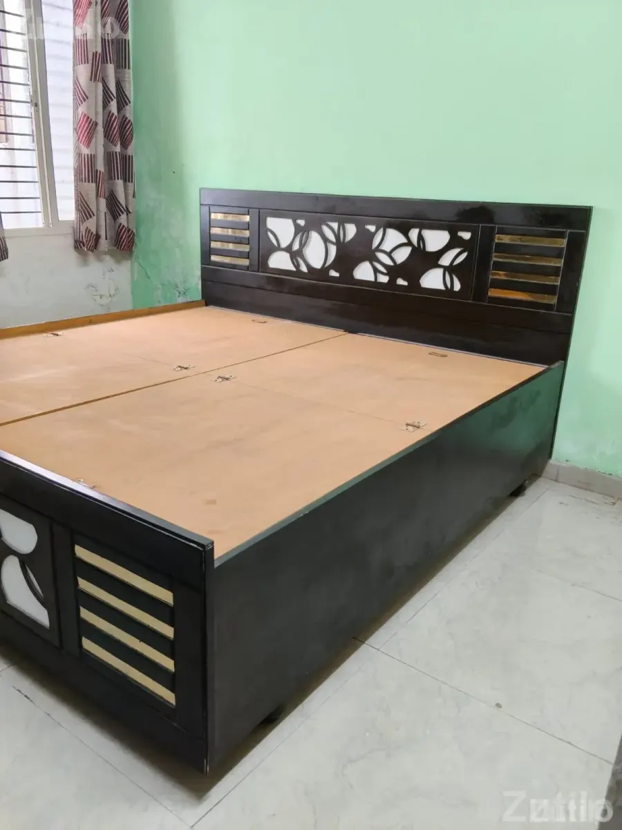 Wooden Double Bed - પલંગ અને ગાદલા - અમદાવાદ શહેર - Image 2