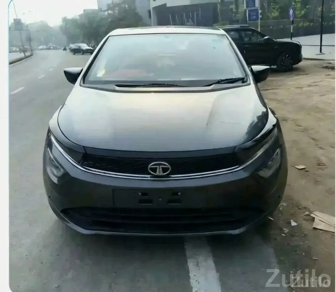 Well-Maintained Grey Sedan Car - Cars - Ahmedabad City - Image 2