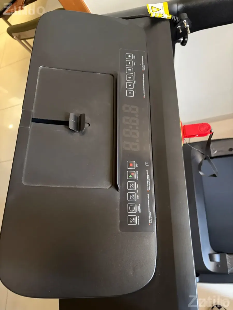 Durafit Velox 6 HP Peak BLDC Motorized Treadmill – Like New - Gym & Fitness Equipment - Ahmedabad City - Image 5