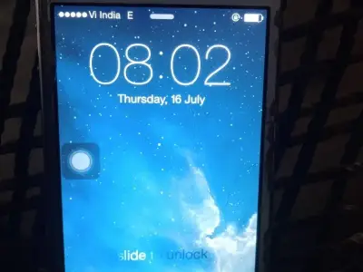 Apple iPhone 4 2010 With Cable Apple iPhone 4 2010 With Cable