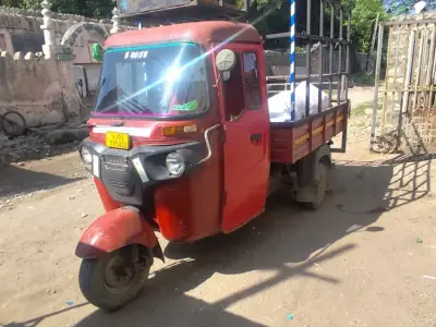 Bajaj maxima loding rikshaw