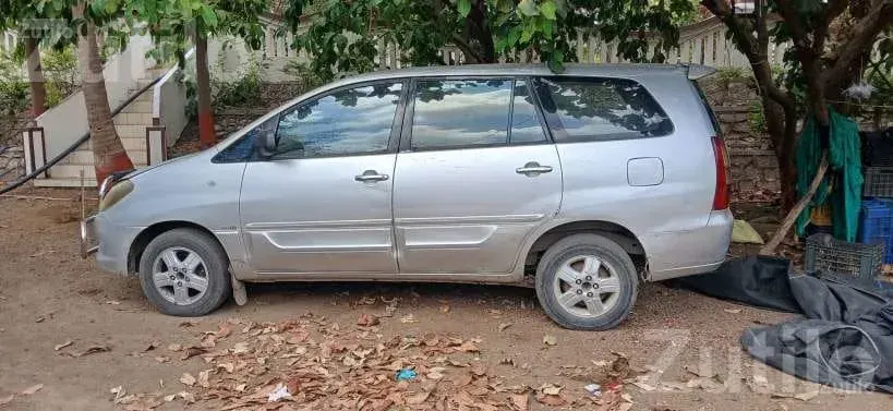 2010 Toyota Innova Silver MPV - Cars - Bhanvad - Image 4