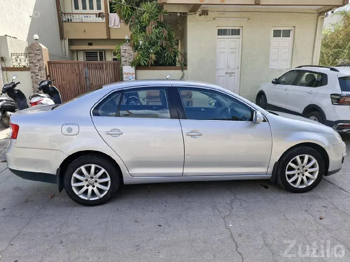 Volkswagen Jetta 2010 Used Car for Sale - કાર - મોકર - Image 3