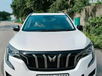 Mahindra XUV700 Premium White SUV