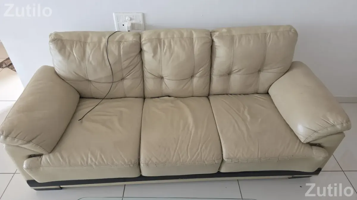 3 + 2 Seater Sofa for sell - સોફા સેટ અને કાઉચ - સુરત શહેર - Image 2
