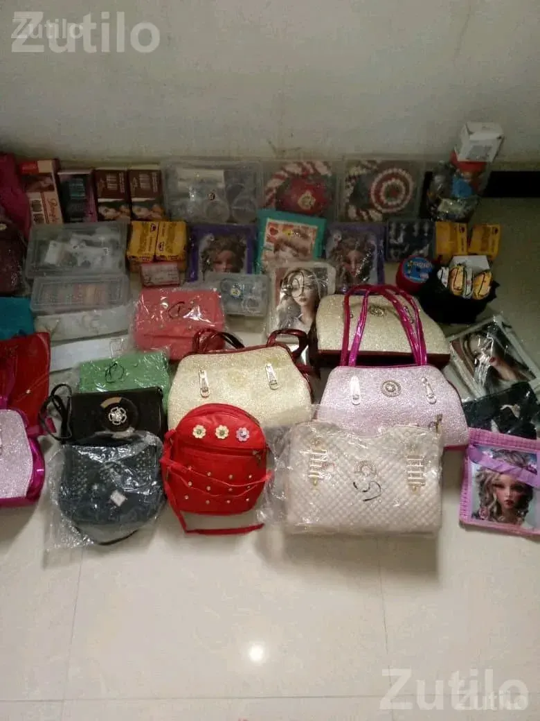 Ladies Purses and Accessories Mixed Stock Lot - ફેશન ઍક્સેસરીઝ - માણાવદર - Image 3