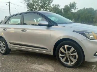 2015 Diesel Silver Hatchback Top Model 2015 Diesel Silver Hatchback Top Model