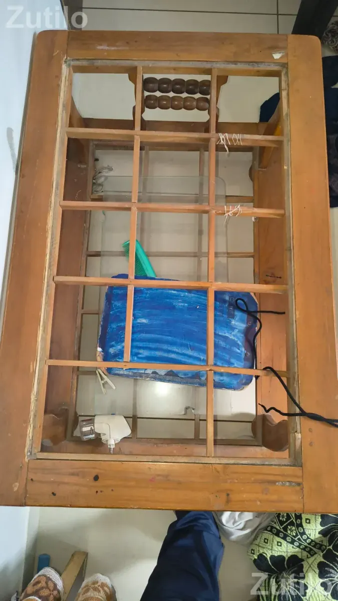Central table for sell - Chairs, Stools & Seating - Vadodara City - Image 2