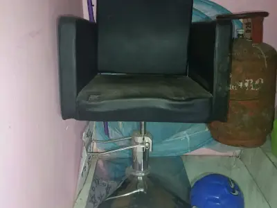 Salon Styling Chair 5 Months Old