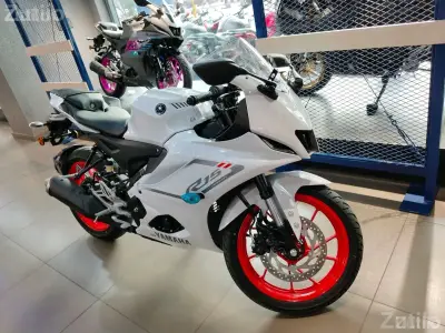 Yamaha R15 White Sports Bike 1 Year Old Yamaha R15 White Sports Bike 1 Year Old