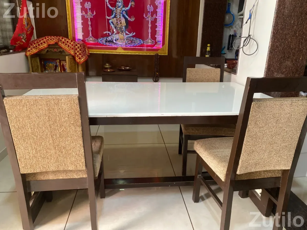 Dinning table(with chairs) - ડાઇનિંગ ટેબલ અને સેટ - અમદાવાદ શહેર - Image 3