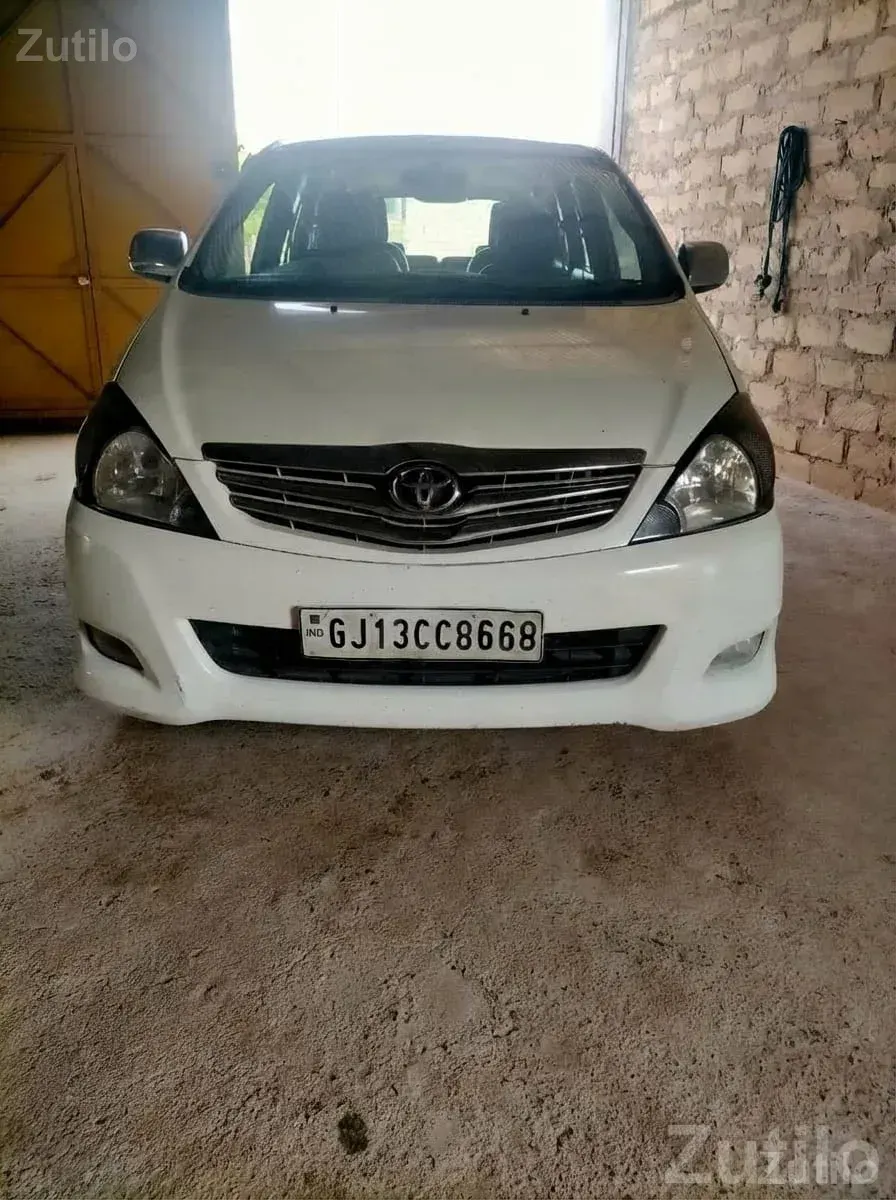 White Toyota Innova MPV with Spoiler - કાર - મુળી - Image 2