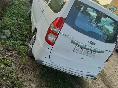 ફોરવીલ વેચવાની છે ફોરવીલ વેચવાની છે