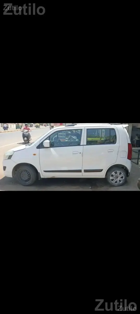 Maruti Suzuki WagonR VXI White - કાર - દસ્ક્રોઇ - Image 4
