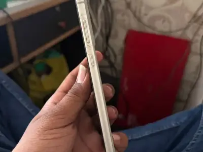 Slim Gold Smartphone in Good Condition Slim Gold Smartphone in Good Condition