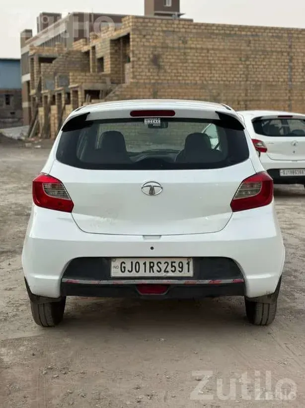 2017 Tata Tiago Diesel Hatchback - કાર - જુનાગઢ - Image 2