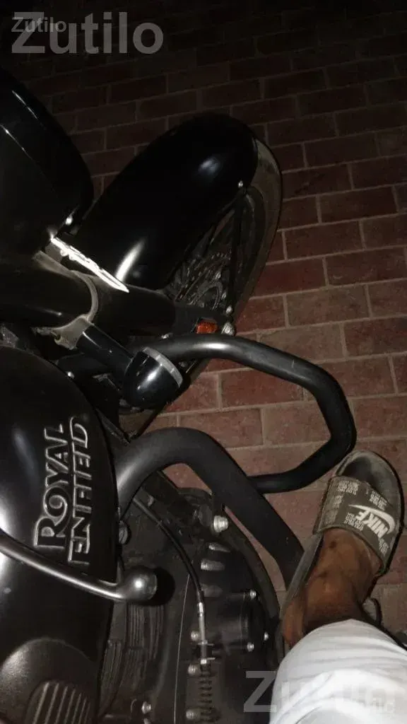 Royal Enfield Classic 350 2025 Black Bike - બાઇક્સ - સાણંદ - Image 2
