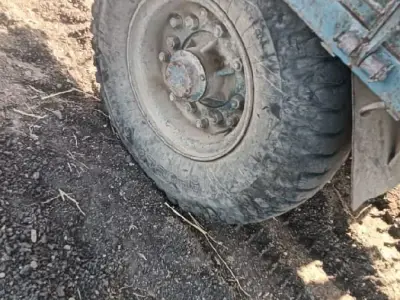 9.00x16 Tyre with Wheel Plate 9.00x16 Tyre with Wheel Plate