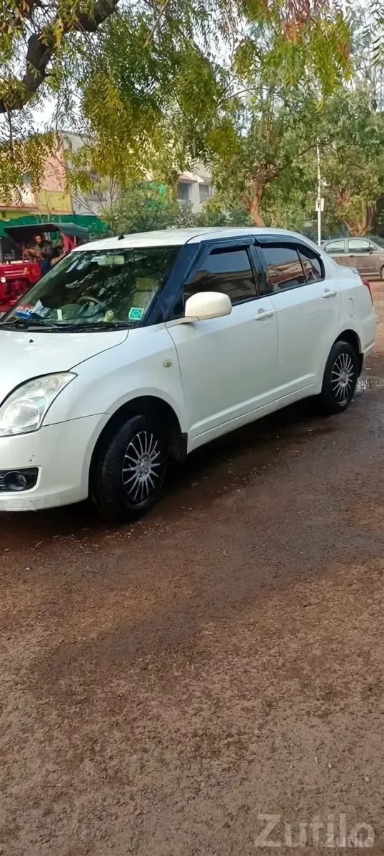 White Swift Dzire Sedan – Well Maintained - કાર - ગાંધીનગર શહેર - Image 3