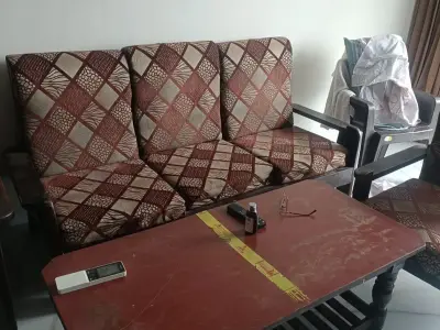 5 seater wooden sofa with center table