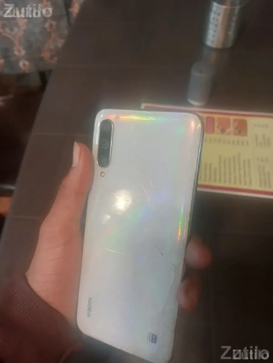 Mi Smartphone with Box No Charger - મોબાઇલ ફોન - વડોદરા શહેર - Image 2