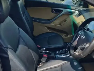 Hyundai Elantra Automatic with Leather Seats Hyundai Elantra Automatic with Leather Seats