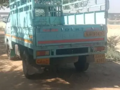Ashok Leyland Dost 2013 Cargo Truck
