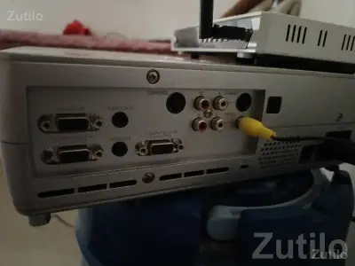 Multimedia Projector with AV & VGA Ports Multimedia Projector with AV & VGA Ports