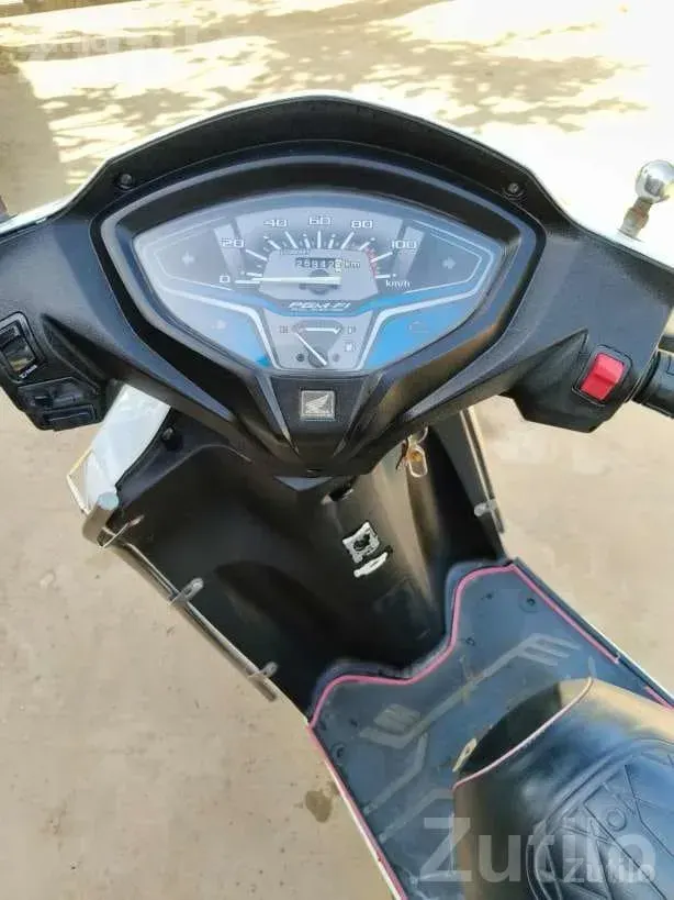 Honda Activa 2021 White Scooter - Bikes - Tharad - Image 5