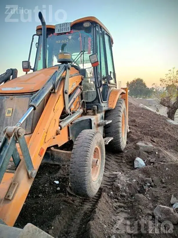 2016 JCB Backhoe Loader with 80% Tyres - Construction Vehicles - Babra - Image 4