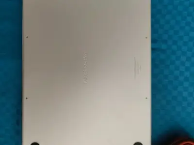 MacBook pro 2023 M2 pro chip  16gb - 512gb SSD