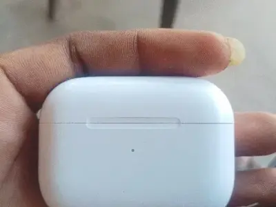 Apple AirPods 2 Wireless Earbuds Apple AirPods 2 Wireless Earbuds
