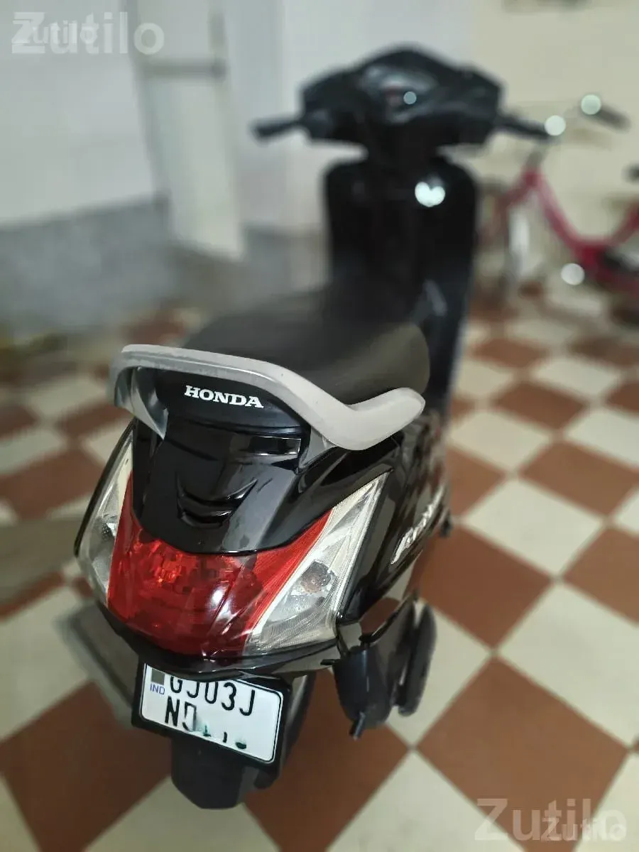 Honda Activa 2017 Scooter 32500 KM - બાઇક્સ - રાજકોટ શહેર - Image 2