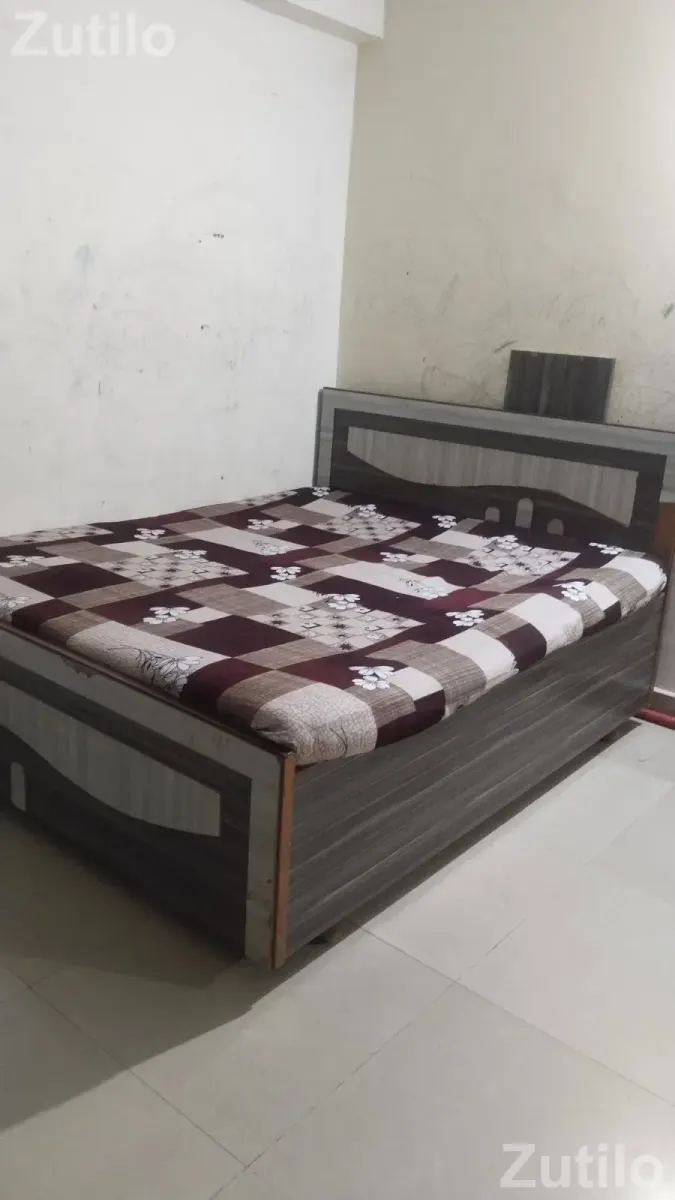 Best Quality wooden bed 5×6 with storage and cotton mattress - પલંગ અને ગાદલા - સુરત શહેર - Image 3