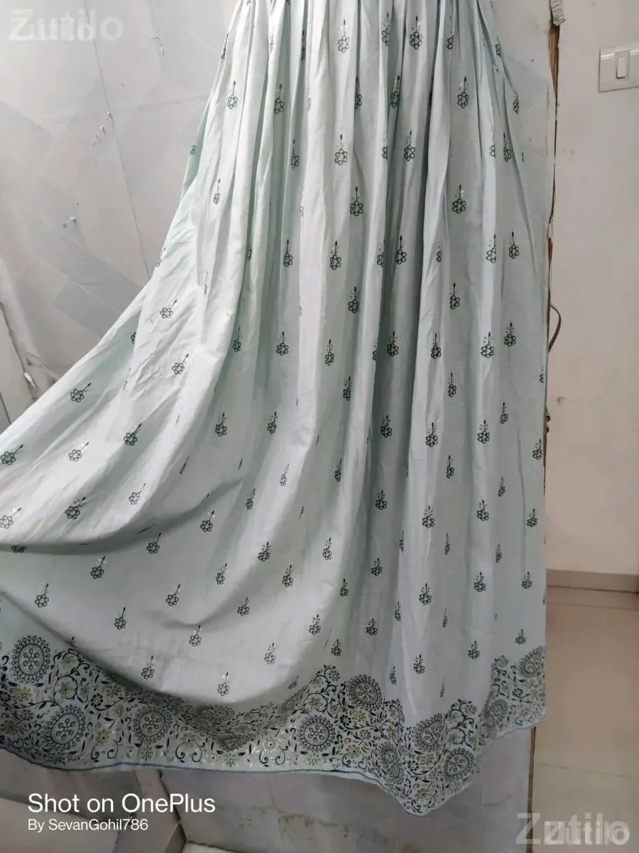 પાર્ટી વેર ગાઉન - મહિલાઓના કપડા - સુરત શહેર - Image 3