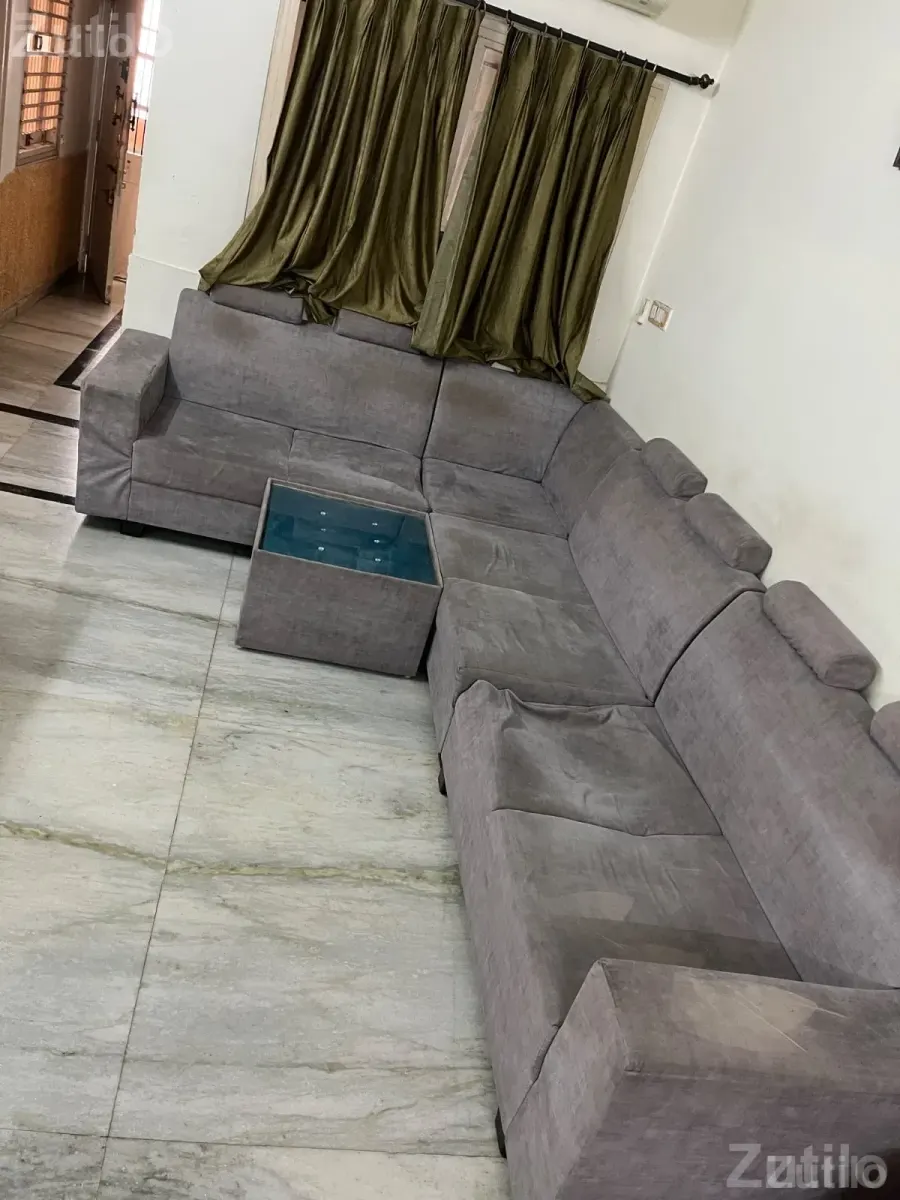 Sofa with centre table - સોફા સેટ અને કાઉચ - અમદાવાદ શહેર - Image 2