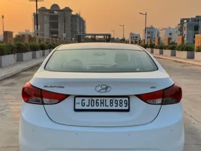 Hyundai Elantra SX White Sedan Hyundai Elantra SX White Sedan