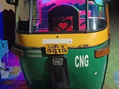 2010 CNG Auto Rickshaw Single Owner 2010 CNG Auto Rickshaw Single Owner
