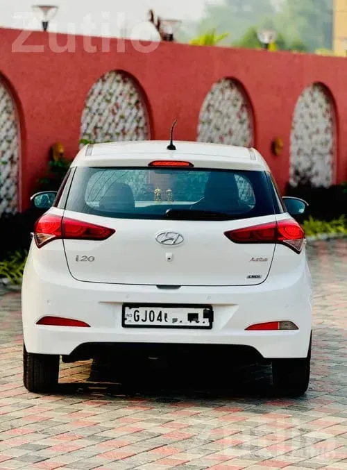 Hyundai i20 Elite Asta O Diesel 2017 - Cars - Surat City - Image 3