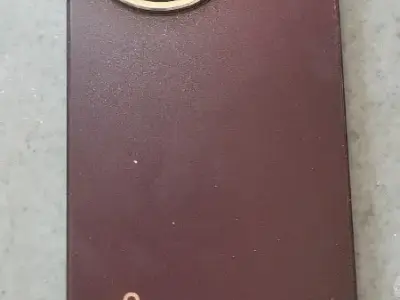 Vivo brown smartphone with ring camera Vivo brown smartphone with ring camera
